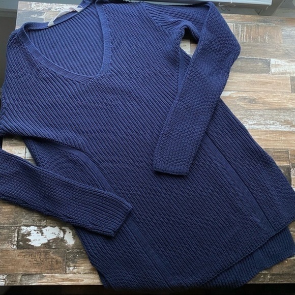 Athleta Highline Navy V-Neck Sweater Tunic - Picture 3 of 10